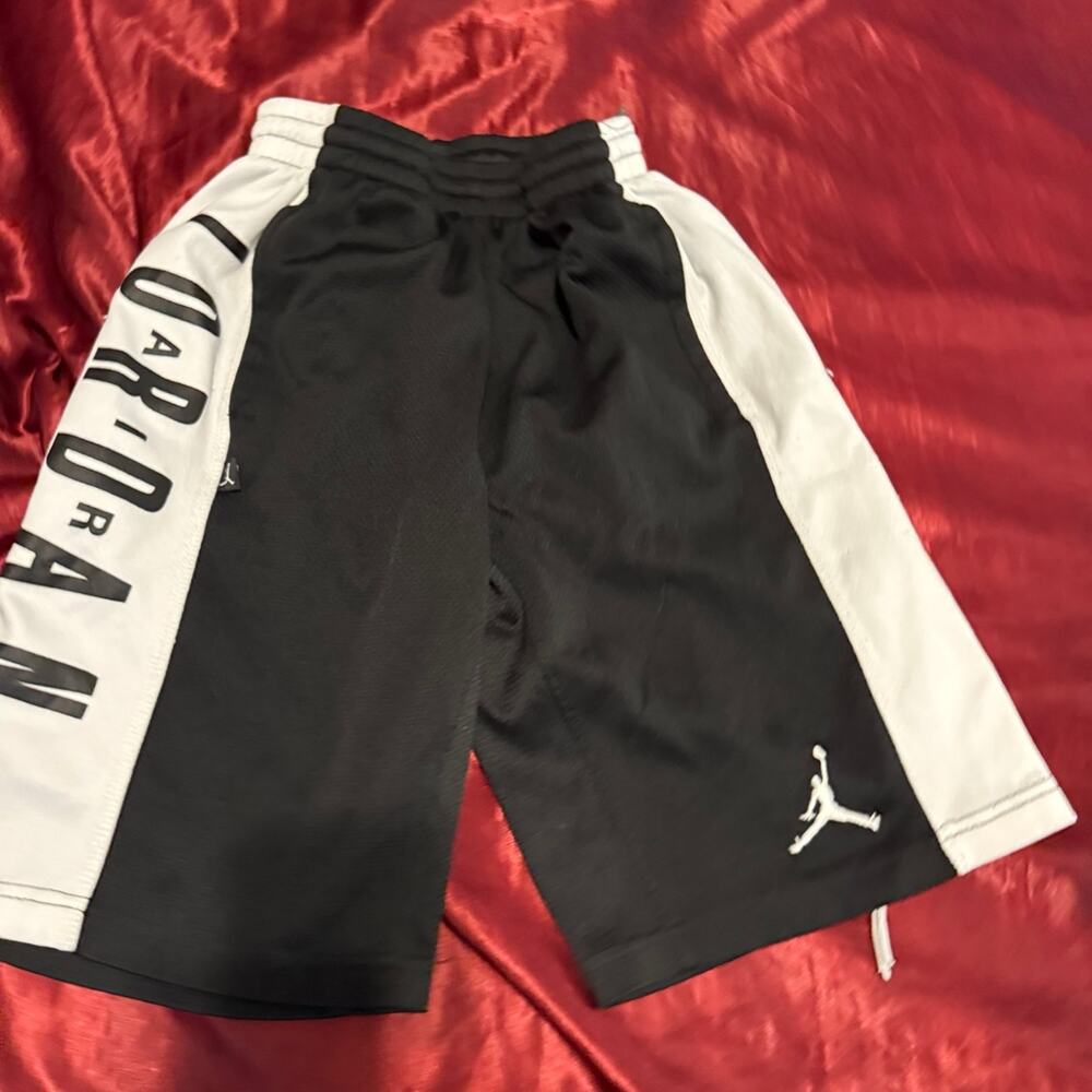 Air Jordon shorts M kids size 10-12